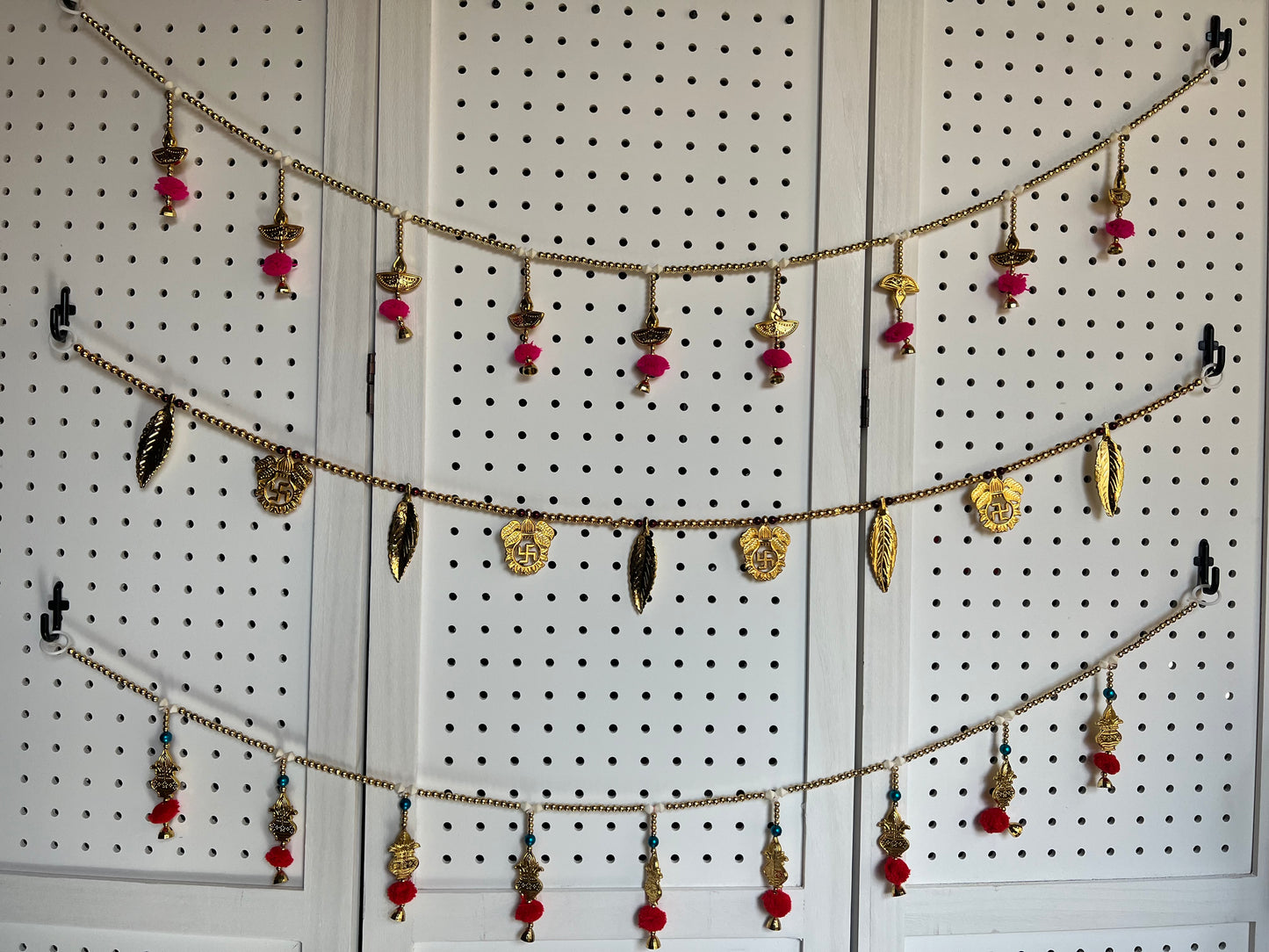 Door Hanging | Indian Wall Toran Mandir Temple Auspicious Navratri Decoration | Entryway Bandarwal | Diwali | Festival Decoration with Beads Pompom